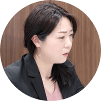 大村支店の担当者上野麻衣の顔写真