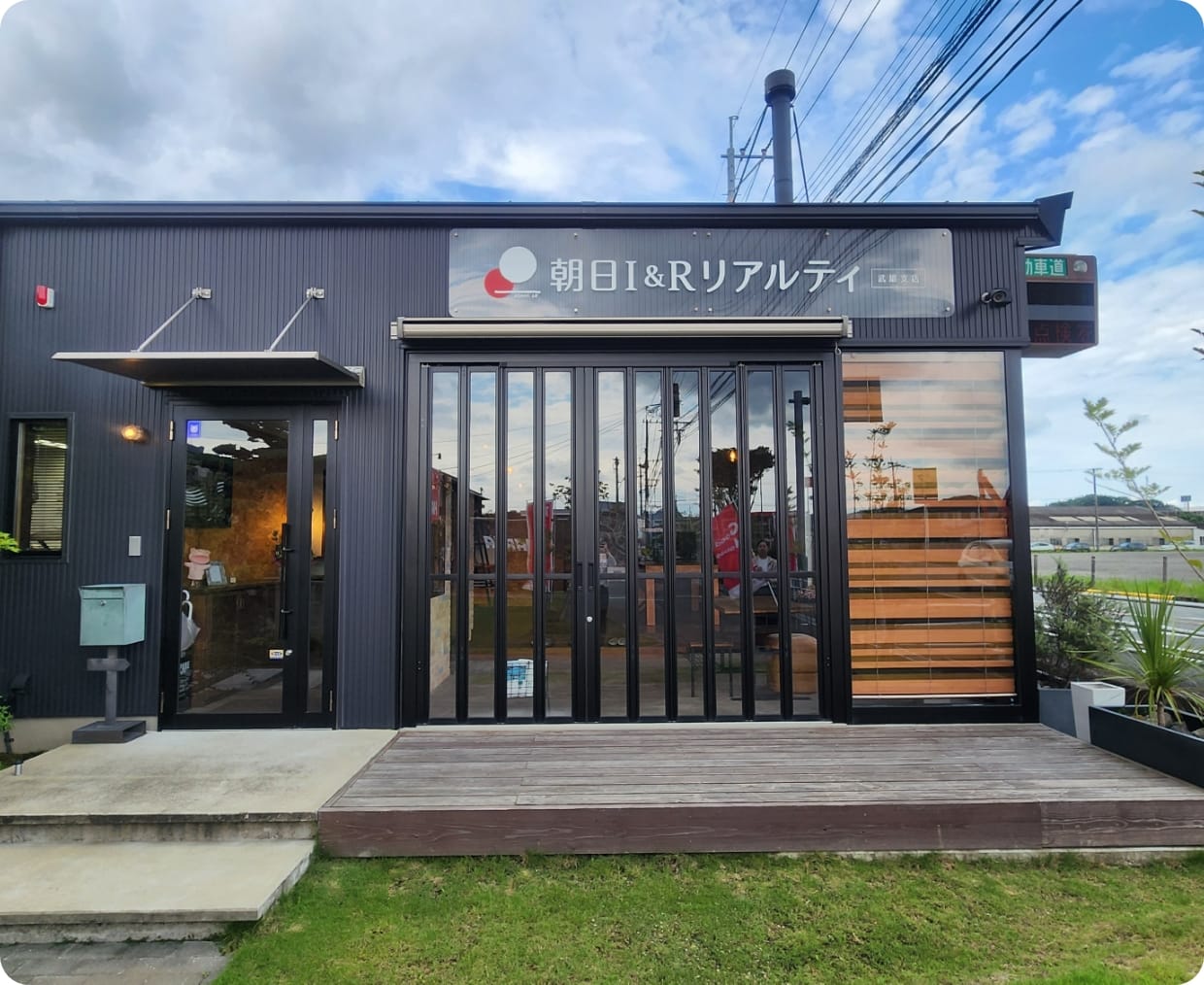 地域とともにストーリーを作る武雄支店の外観