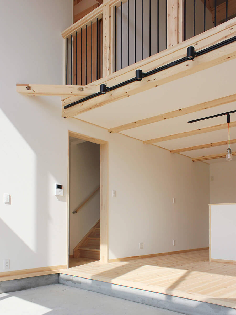 FREEQHOMES(フリークホームズ) BOOOTS鳥栖市立石町-吹抜け土間スペースとリビング