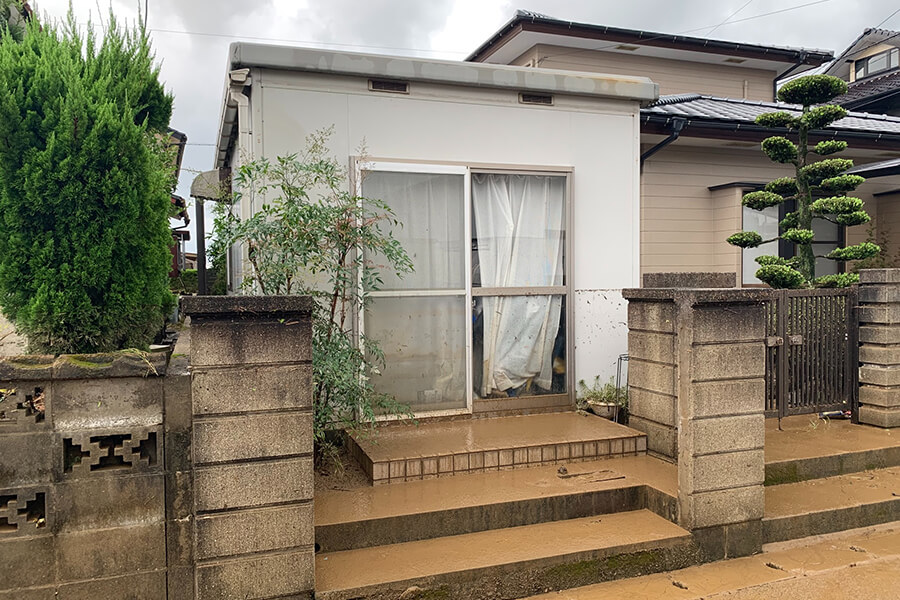 03 8月豪雨により浸水した家屋(倉庫)