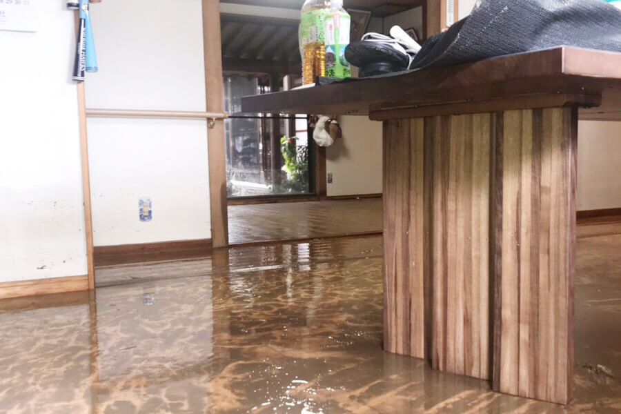 07 8月豪雨により浸水した家屋(ダイニング)