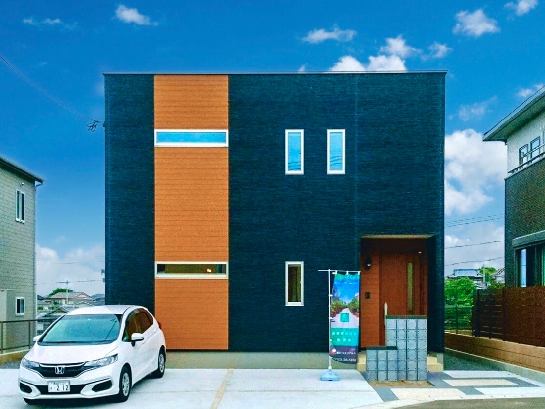 大村市赤佐古町新築戸建建売住宅「OURS赤佐古」“大村市を望む高台に立地する”『高台の家』 大村市赤佐古町新築戸建建売住宅「OURS赤佐古」“大村市を望む高台に立地する”『高台の家』並列で駐車3台可能です!