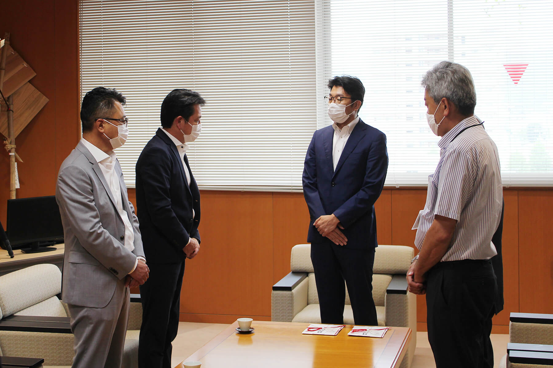 img_news_2020.0911-01 小松政 武雄市長の話を聞く野畑龍彦 朝日I&Rグループ会長