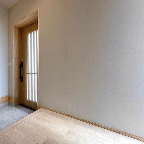 小城市新築建売住宅「OURS桜岡Ⅲ１号地」玄関