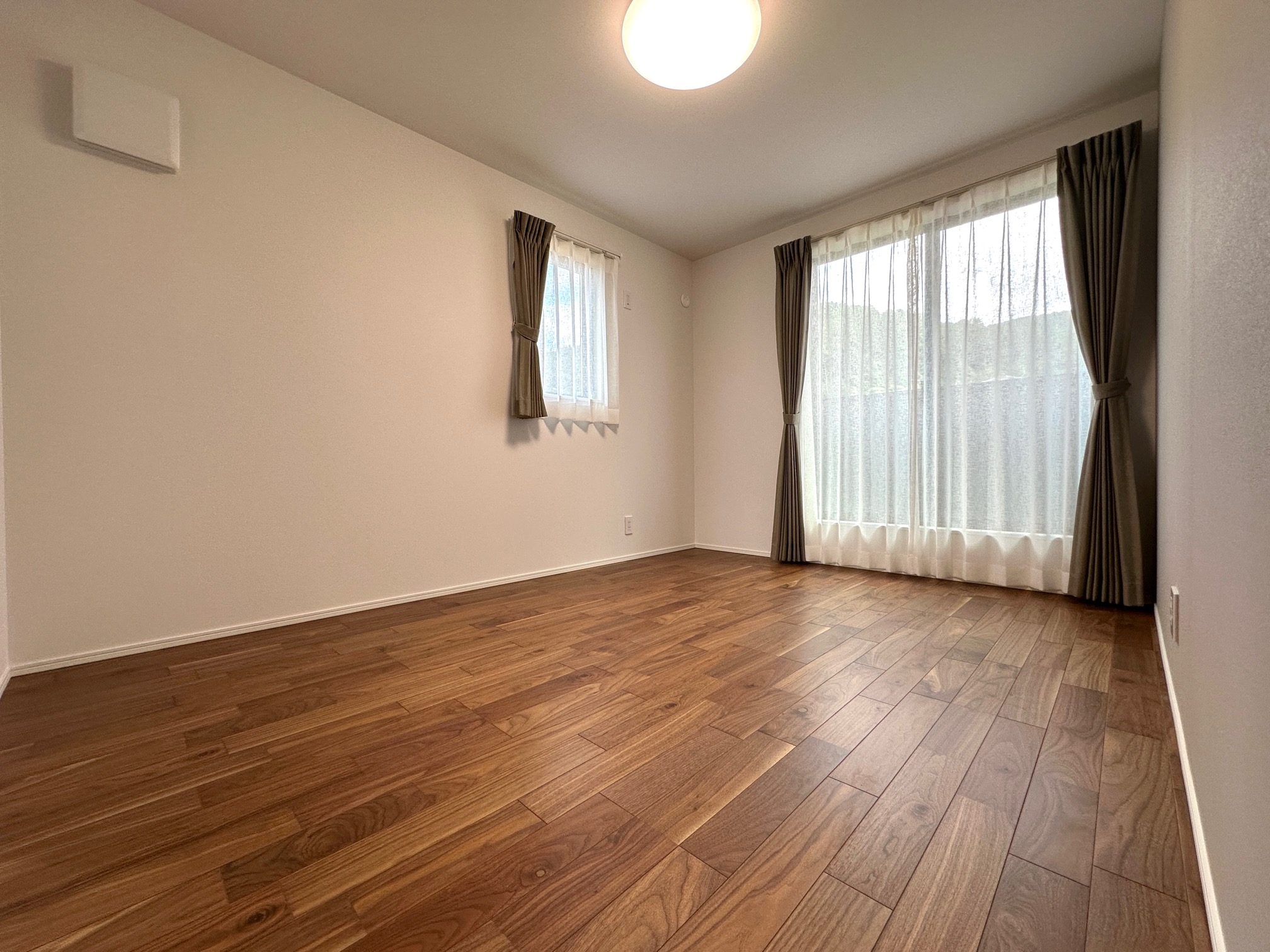 嬉野市新築建売住宅「OURS下野Ⅱ３号地」主寝室