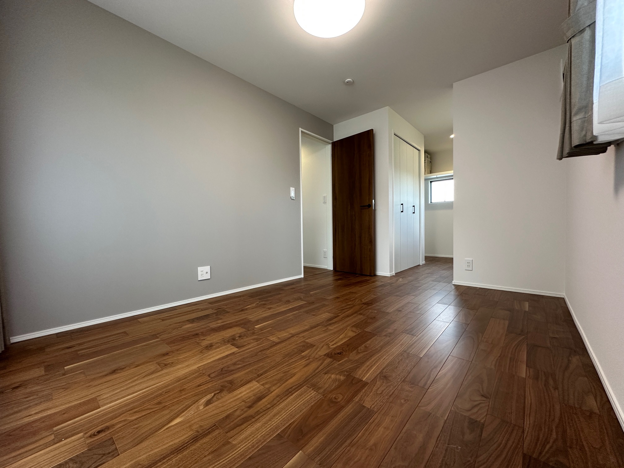 嬉野市新築建売住宅「OURS下野Ⅱ３号地」主寝室