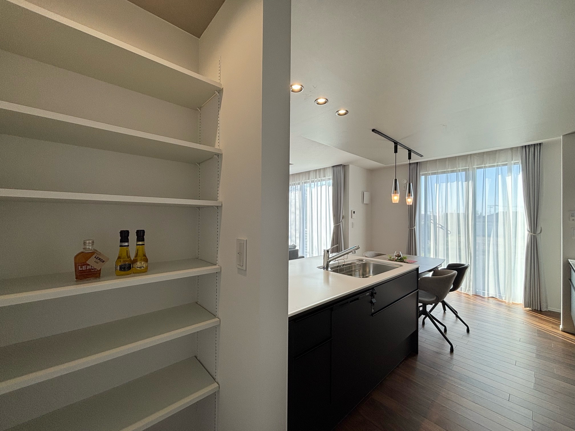 佐賀市新築建売住宅「OURS大和Ⅲ１号地」キッチン横収納