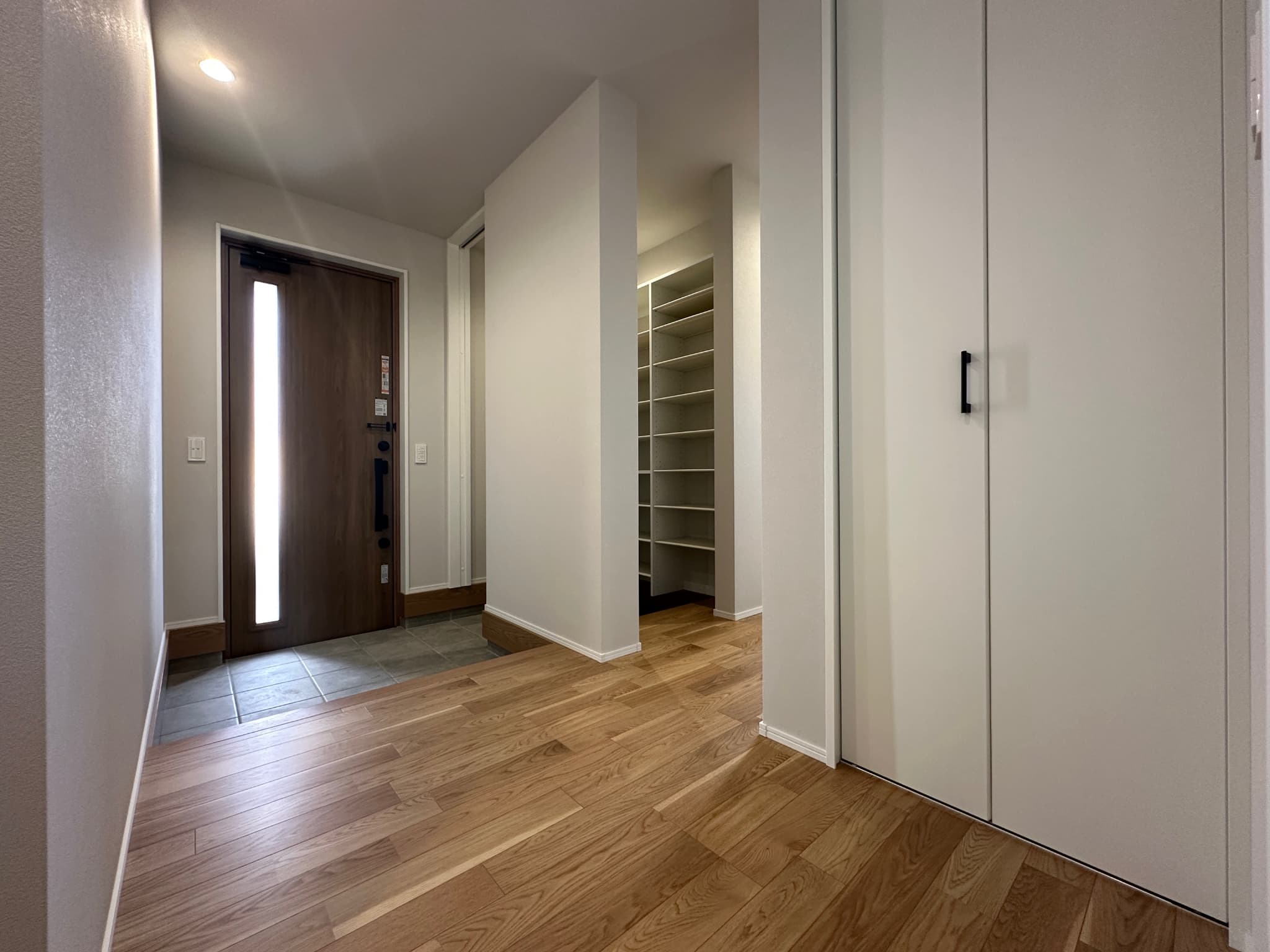 武雄市新築建売住宅「OURS朝日Ⅲ」玄関