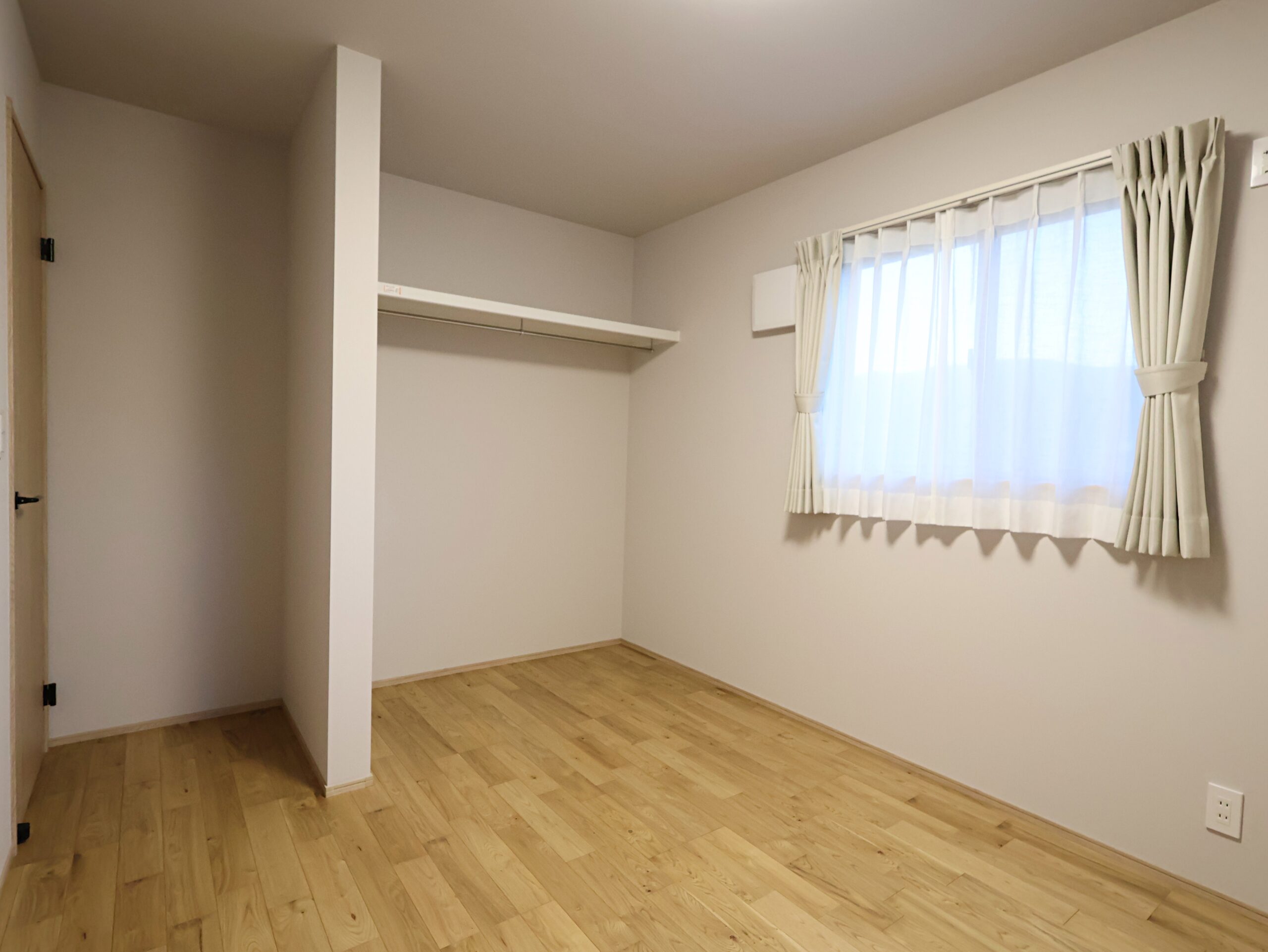 小城市新築建売住宅「OURS桜岡Ⅲ２号地」洋室