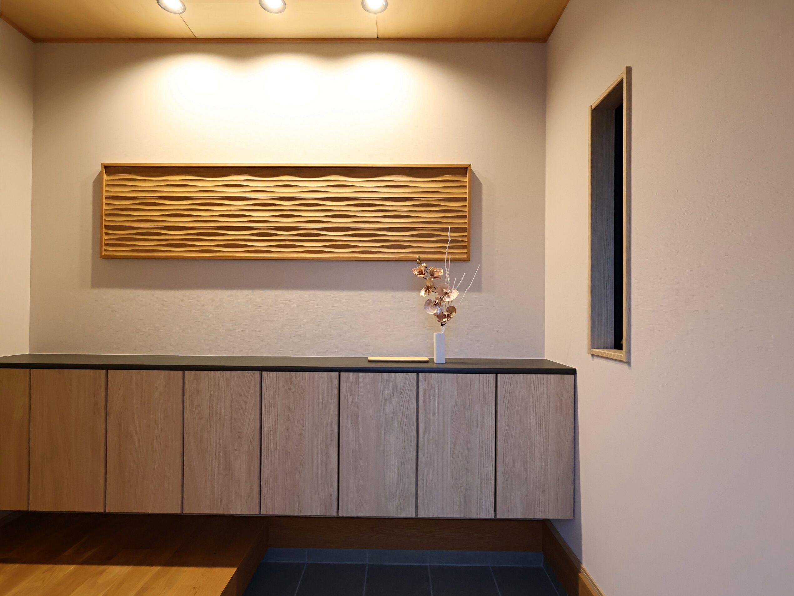 小城市新築建売住宅「OURS桜岡Ⅲ２号地」玄関