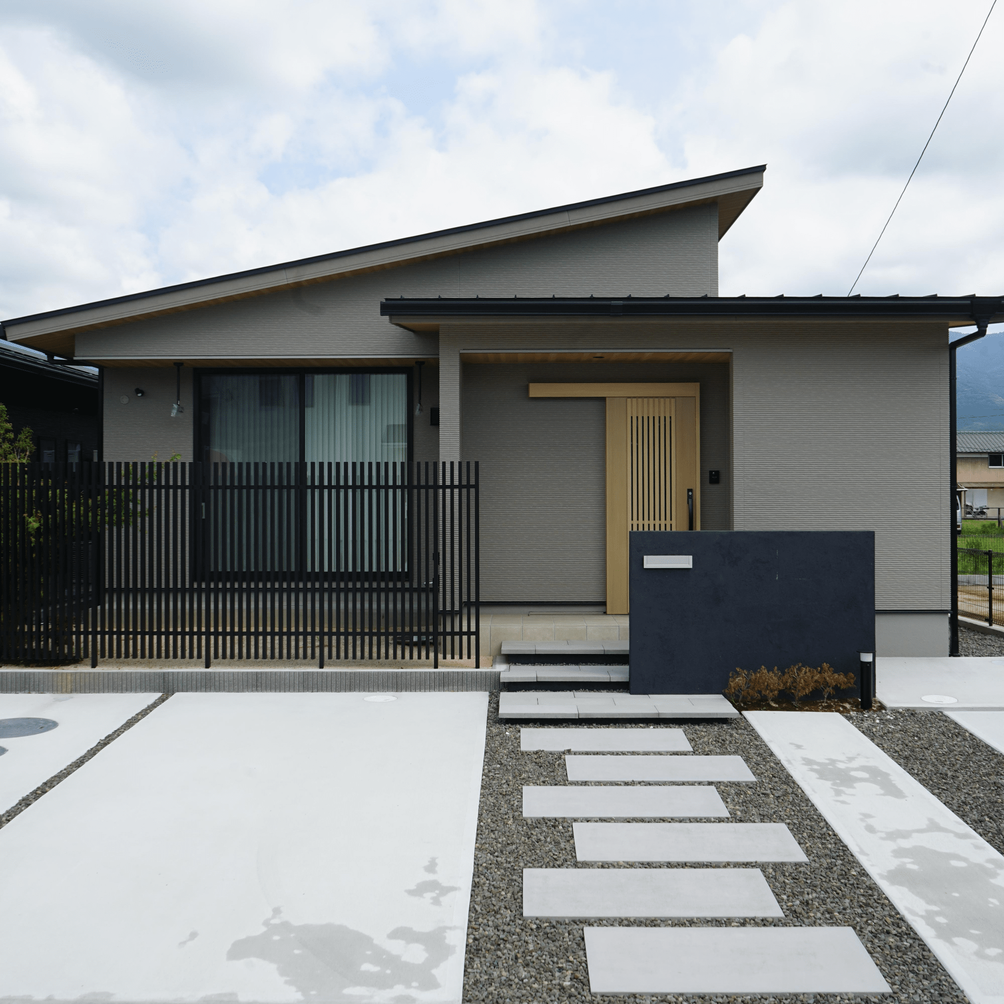 小城市新築建売住宅「OURS桜岡Ⅲ１号地」外観